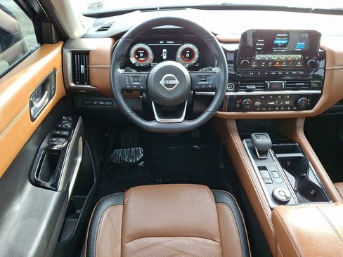 Used 2023 Nissan Pathfinder Platinum image 12