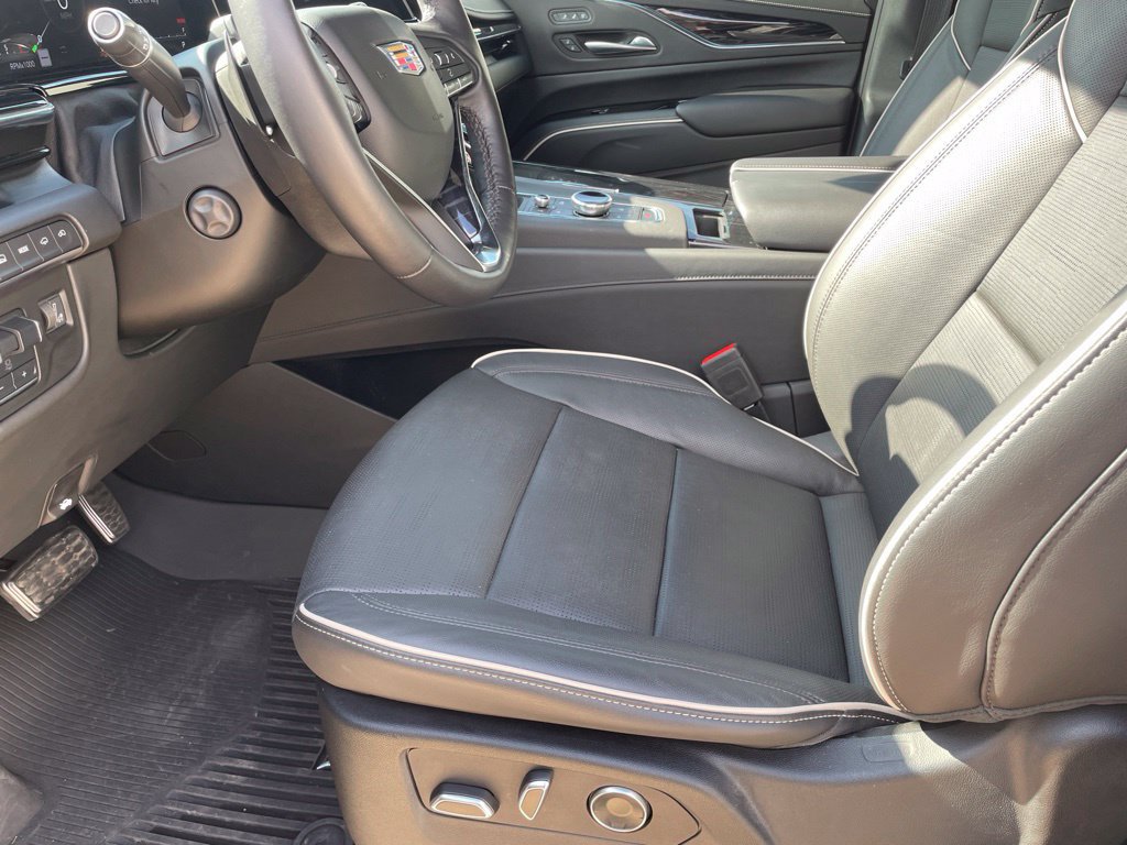 Used 2023 Cadillac Escalade Sport w/ LPO, ONYX Package AWD/4WD image 9