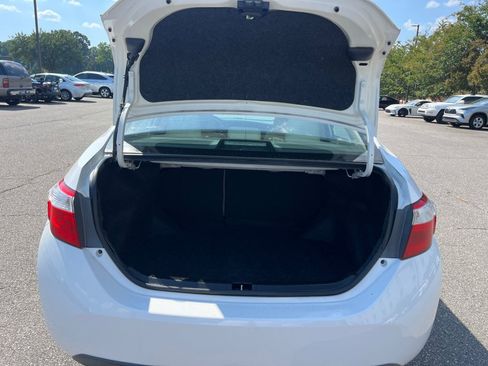 Used 2015 Toyota Corolla LE FWD image 14