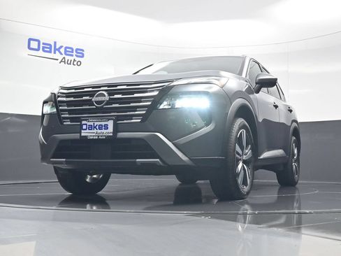 Used 2025 Nissan Rogue SL FWD image 40