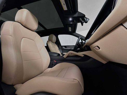 Certified 2025 Porsche Cayenne image 28