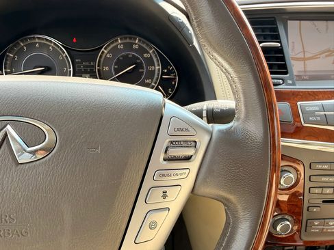 Used 2017 INFINITI QX80 4WD w/ Deluxe Technology Package image 19