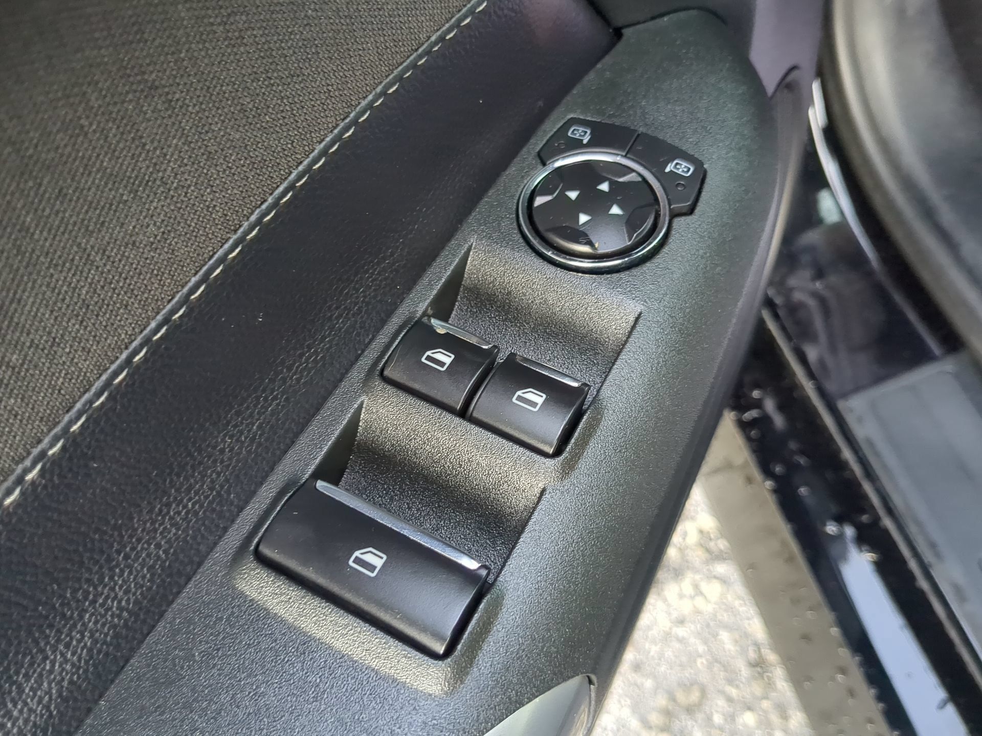 Used 2016 Ford Mustang Convertible RWD image 53