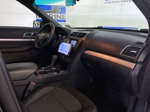 Used 2017 Ford Explorer XLT FWD image 33