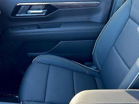 New 2026 Chevrolet Suburban Premier w/ Sun And Tow Package image 24