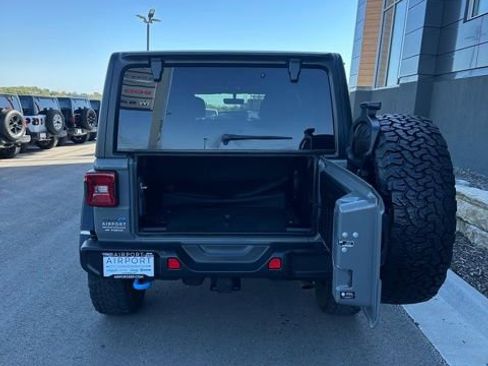 Used 2022 Jeep Wrangler Unlimited Rubicon 4xe AWD/4WD image 11