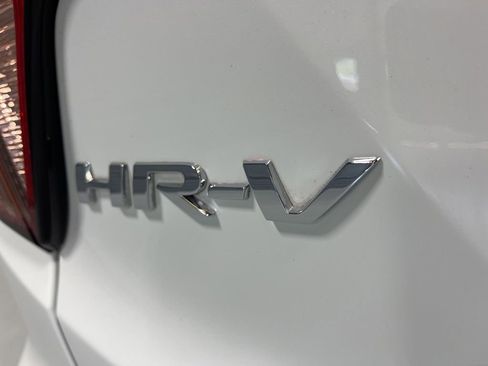 Used 2018 Honda HR-V EX image 12