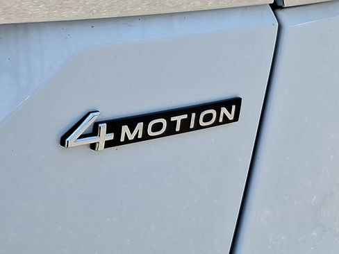 Certified 2025 Volkswagen Atlas SE image 31