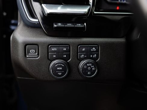 Used 2022 Chevrolet Silverado 1500 High Country w/ High Country Premium Package image 26