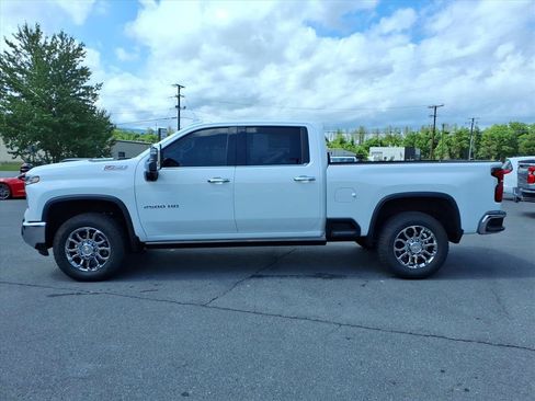 Used 2026 Chevrolet Silverado 2500 LTZ w/ LTZ Convenience Package AWD/4WD image 3