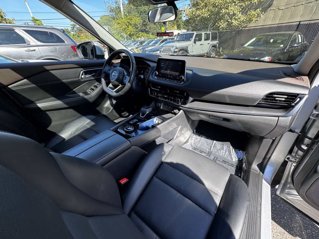 Used 2021 Nissan Rogue SV w/ Premium Package AWD/4WD image 18