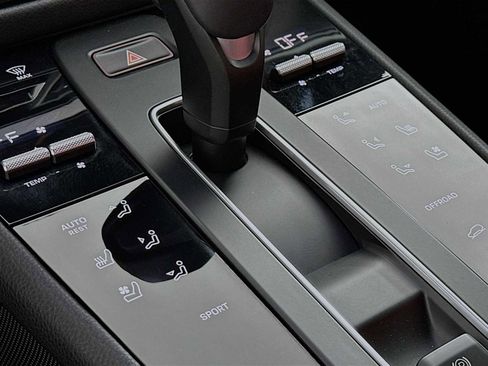 Certified 2025 Porsche Macan image 21