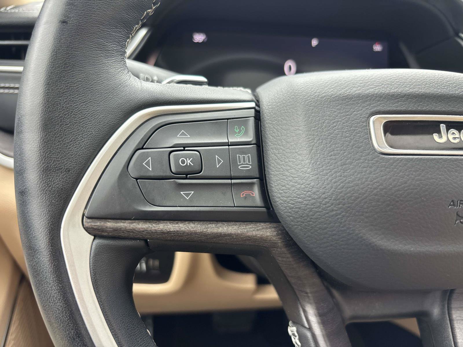 Used 2022 Jeep Grand Cherokee L Limited AWD/4WD image 17