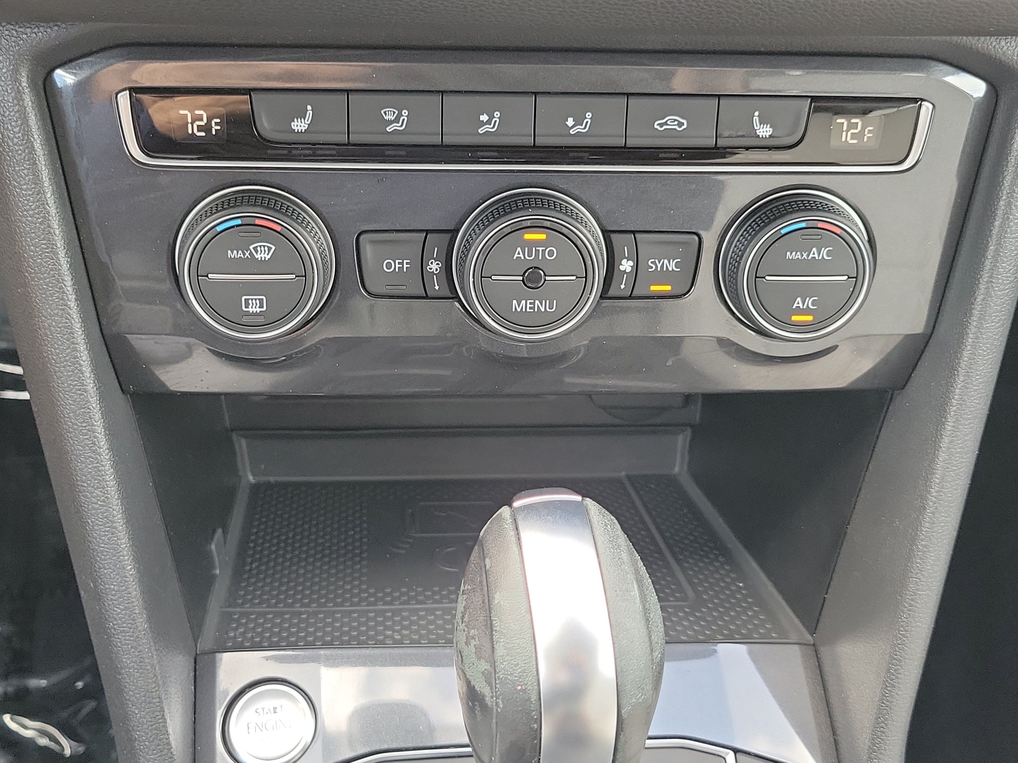 Used 2020 Volkswagen Tiguan SE w/ Panoramic Sunroof Package FWD image 28