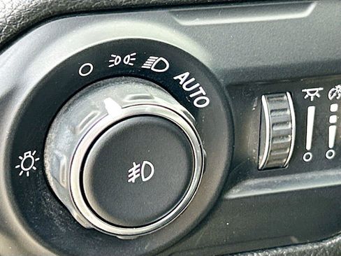 Used 2022 Jeep Wrangler Unlimited Sport AWD/4WD image 35
