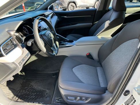 Used 2018 Toyota Camry LE image 8