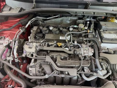 Used 2025 Toyota Corolla Cross XLE w/ Convenience Package FWD image 31