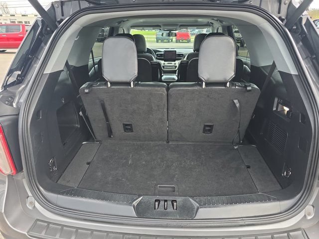 Used 2022 Ford Explorer XLT w/ Equipment Group 202A AWD/4WD image 14