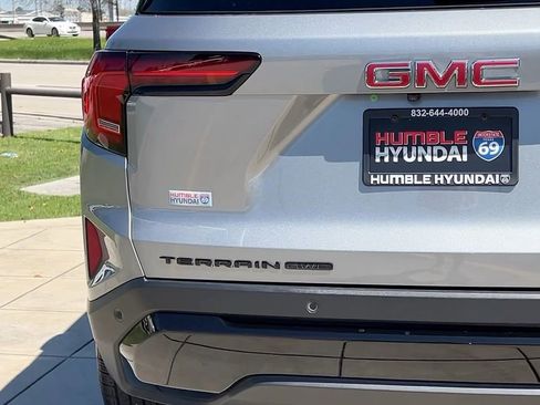 Used 2025 GMC Terrain Elevation w/ Elevation Premium Package image 16