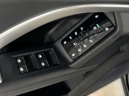 Used 2025 Audi Q5 Premium w/ Convenience Package image 12