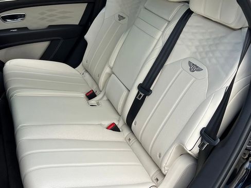 Used 2025 Bentley Bentayga AWD/4WD image 15