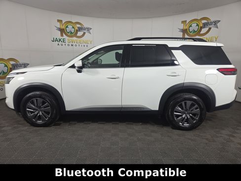 Used 2025 Nissan Pathfinder SV image 4