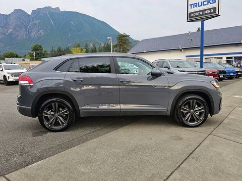 Used 2021 Volkswagen Atlas Cross Sport SE w/ Panoramic Sunroof Package AWD/4WD image 4