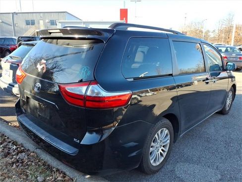 Used 2015 Toyota Sienna XLE Premium image 4