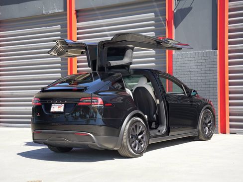 Used 2024 Tesla Model X image 9