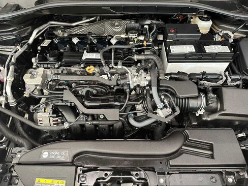 Certified 2024 Toyota Corolla Cross XLE image 9