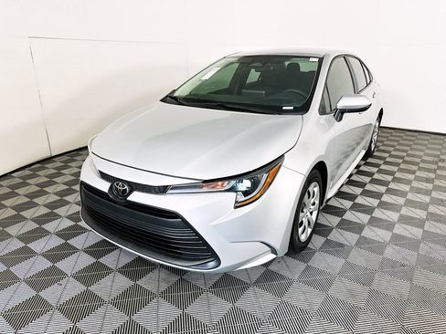 Used 2024 Toyota Corolla LE FWD image 7
