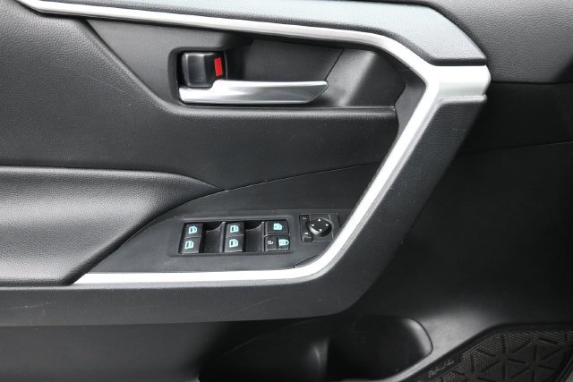 Used 2021 Toyota RAV4 XLE w/ Convenience Package FWD image 26