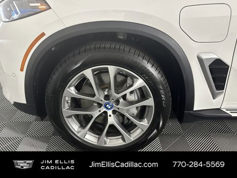 Used 2025 BMW X5 xDrive50e image 10