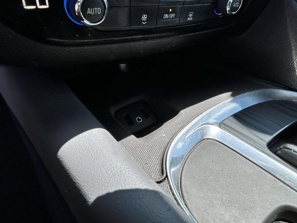 Used 2019 Buick Enclave Essence FWD image 18