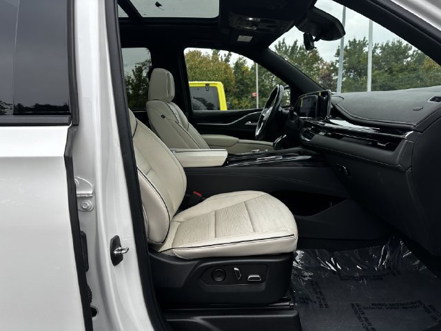 Used 2022 Cadillac Escalade Sport w/ Touring Package AWD/4WD image 33
