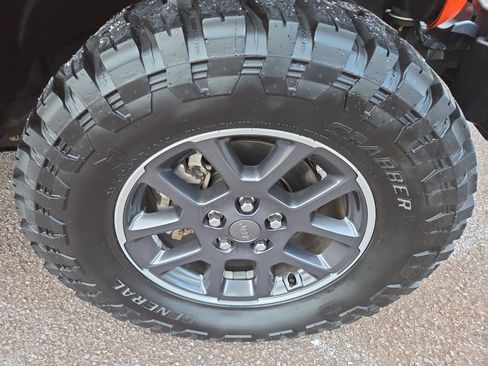 Used 2020 Jeep Gladiator Overland image 9