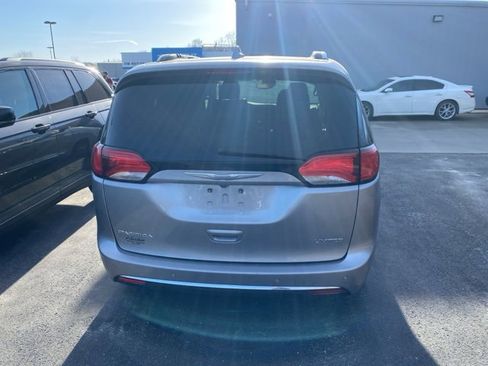 Used 2017 Chrysler Pacifica Limited image 8