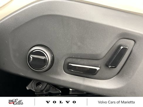 New 2025 Volvo XC90 B6 Core w/ Climate Package image 14