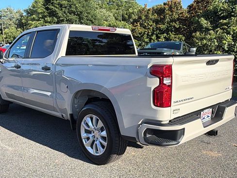 New 2026 Chevrolet Silverado 1500 Custom RWD image 9