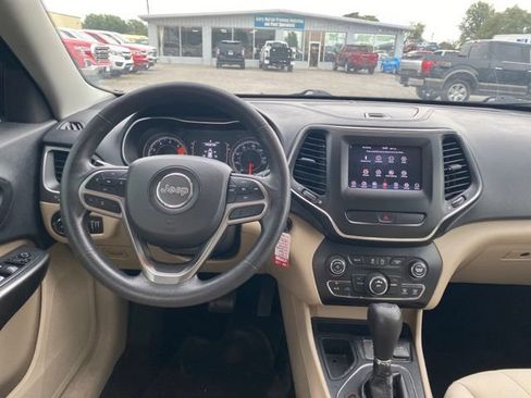 Used 2019 Jeep Cherokee Latitude FWD image 14