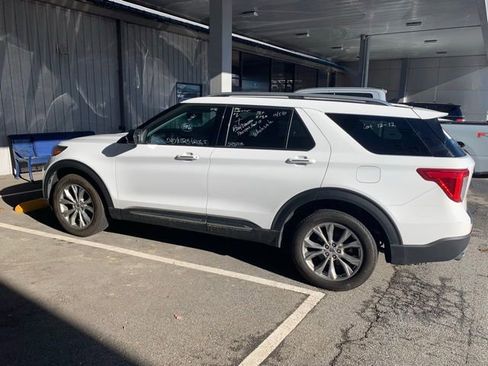 Used 2024 Ford Explorer Limited image 13