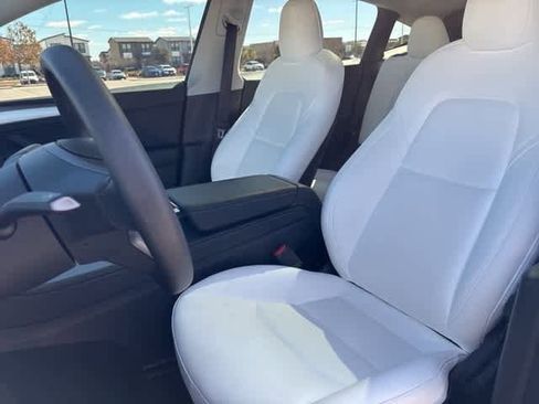 Used 2022 Tesla Model Y Performance image 18