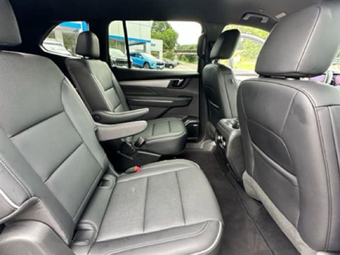 Used 2025 Buick Enclave Preferred FWD image 29