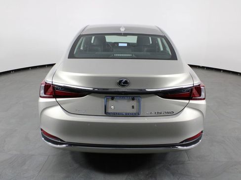 Used 2023 Lexus ES 250 w/ Premium Package image 9