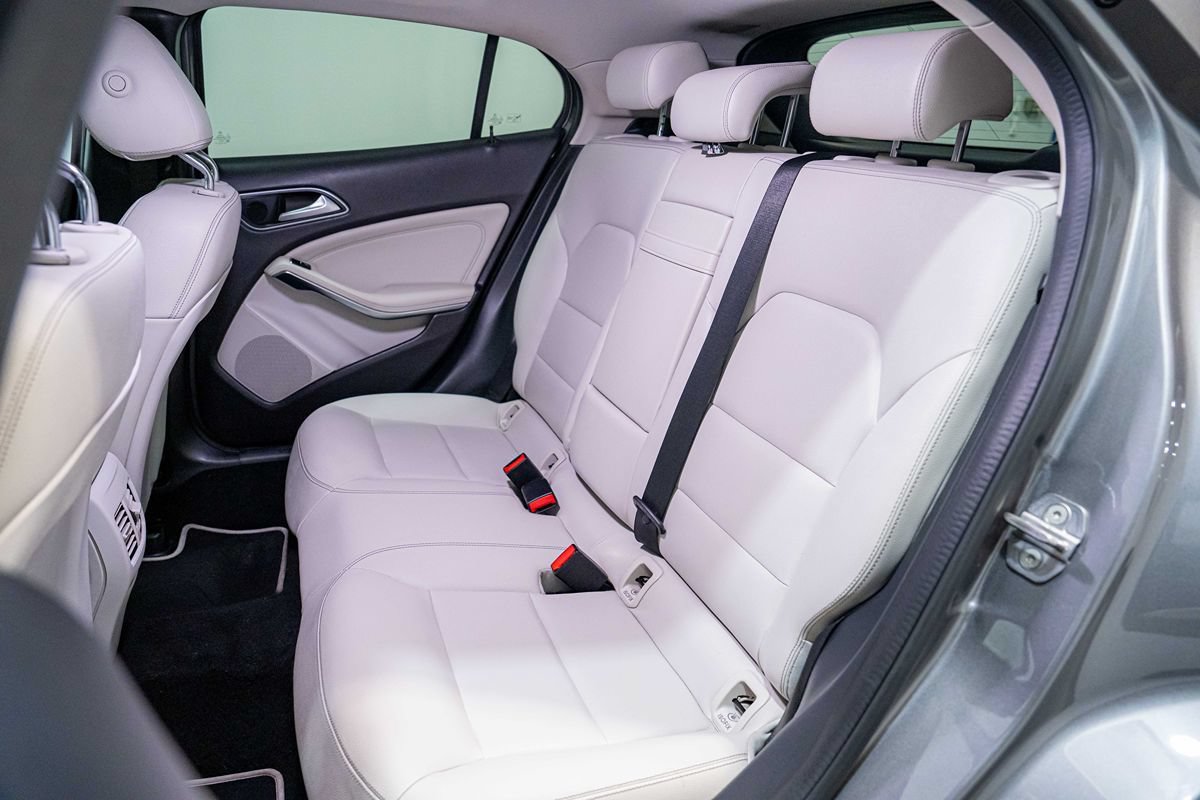 Used 2020 Mercedes-Benz GLA 250 4MATIC w/ Premium Package image 15