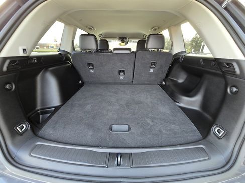 Used 2024 Jeep Grand Cherokee Limited w/ Black Appearance Package image 30