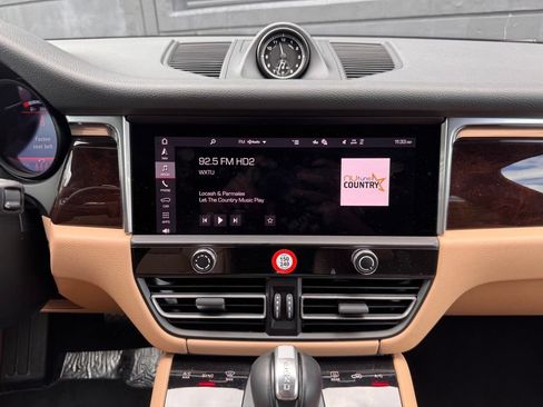 Certified 2026 Porsche Macan AWD/4WD image 22
