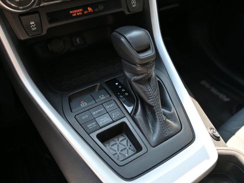 Used 2020 Toyota RAV4 XLE w/ All Weather Liner Package AWD/4WD image 26