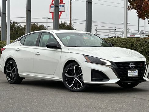 New 2025 Nissan Altima 2.5 SR image 2