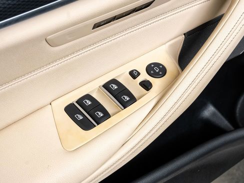 Used 2023 BMW 530e 530e iPerformance w/ M Sport Package image 46